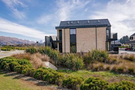 Alps Serenity Retreat - Wanaka Exterior photo